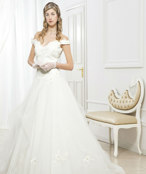 L 292 Abito da sposa stile principessa con corpino di pizzo ricamato e gonna in tulle